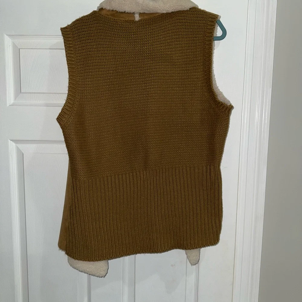 Brown and Cream Women's Sleeveless Jacket - Picture 2 of 2